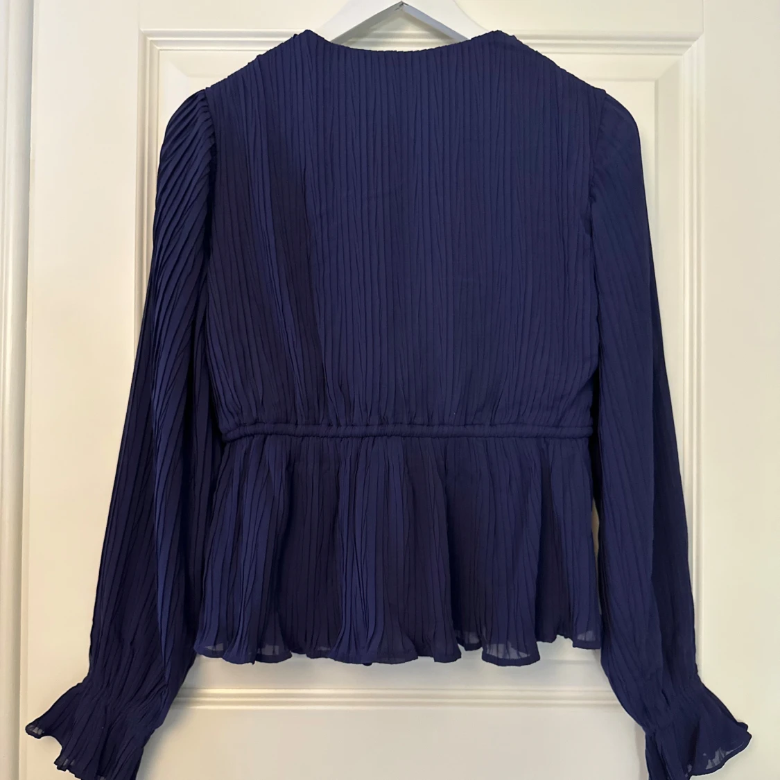 Mörkblå blus från vero moda - 90