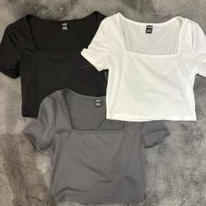 Topp - Dessa är oanvända och alla i stl XS. Går att köpa bara en = 50kr. Och alla tillsammans = 110 kr💕