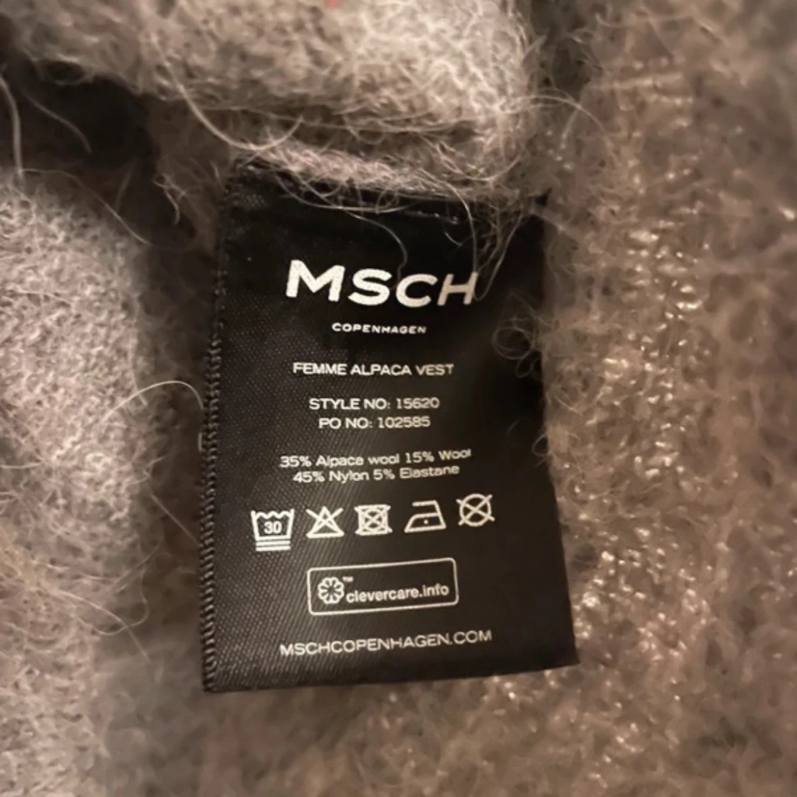 Grå ärmlös polotröja från MSCH - 92