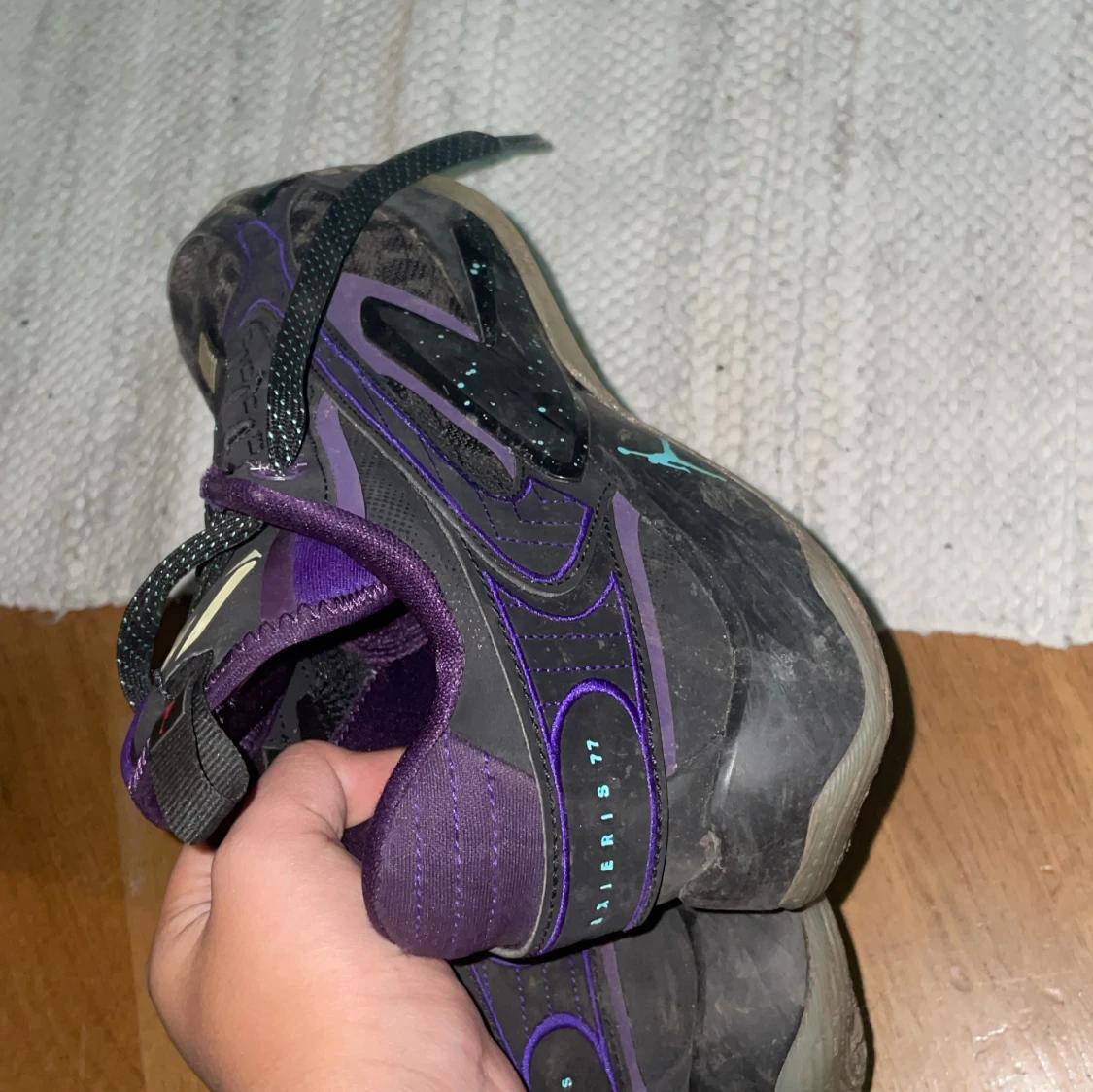 Svarta och lila sneakers - 90