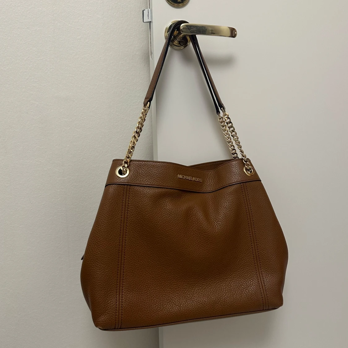 Brun axelväska från Michael Kors - 90