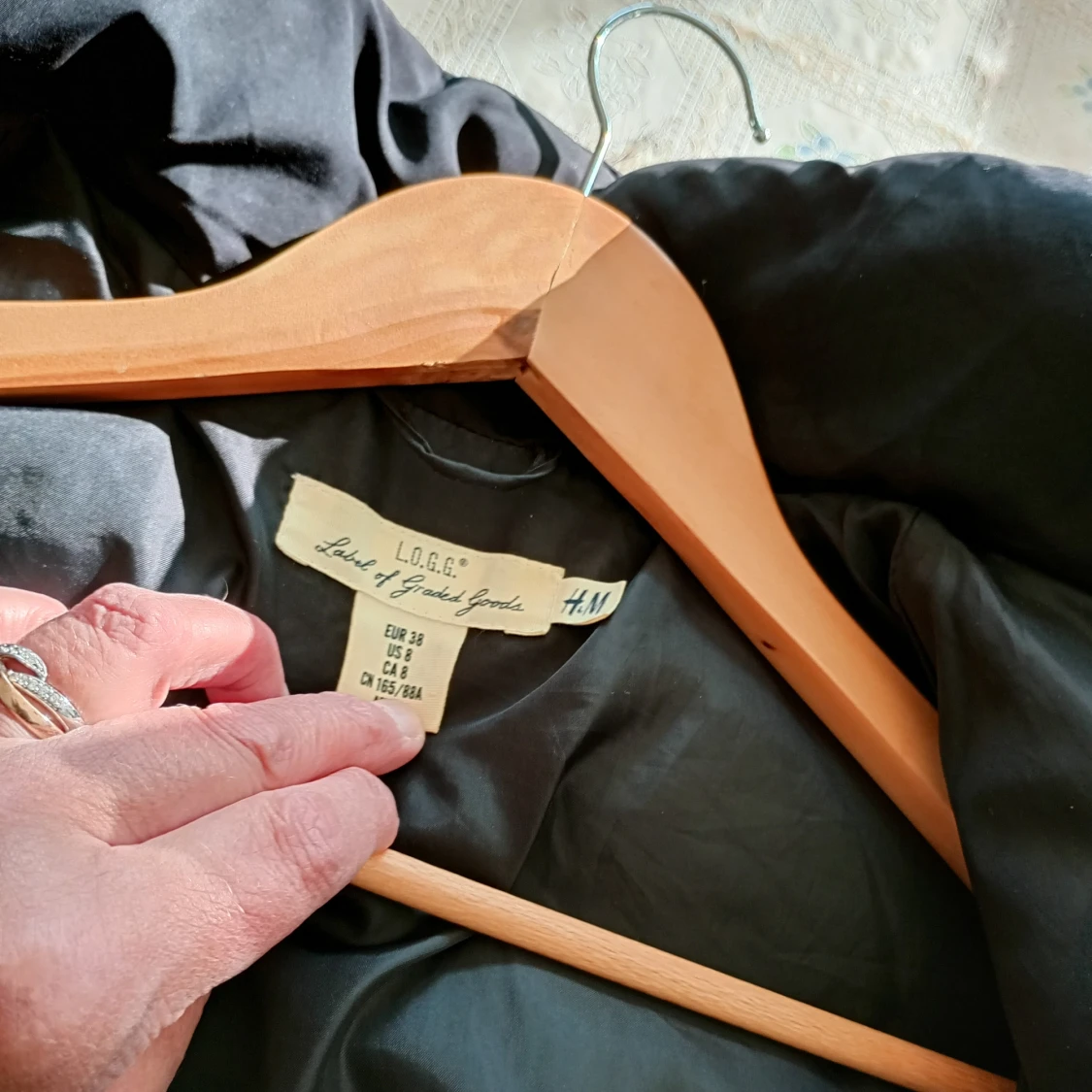 Svart jacka med luva stl 38 - 93