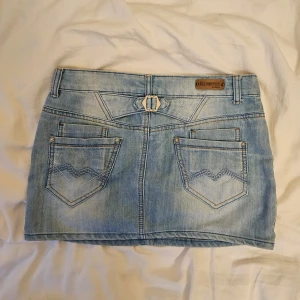 Mini kjol - Säljer denna super söta kjol då den inte används, liten M så passar nog S.