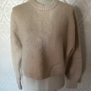 Sweater Soft Knit - Long sleeve round neck. Easy to wear with high waisted trousers and over dresses or skirt.  NEW!