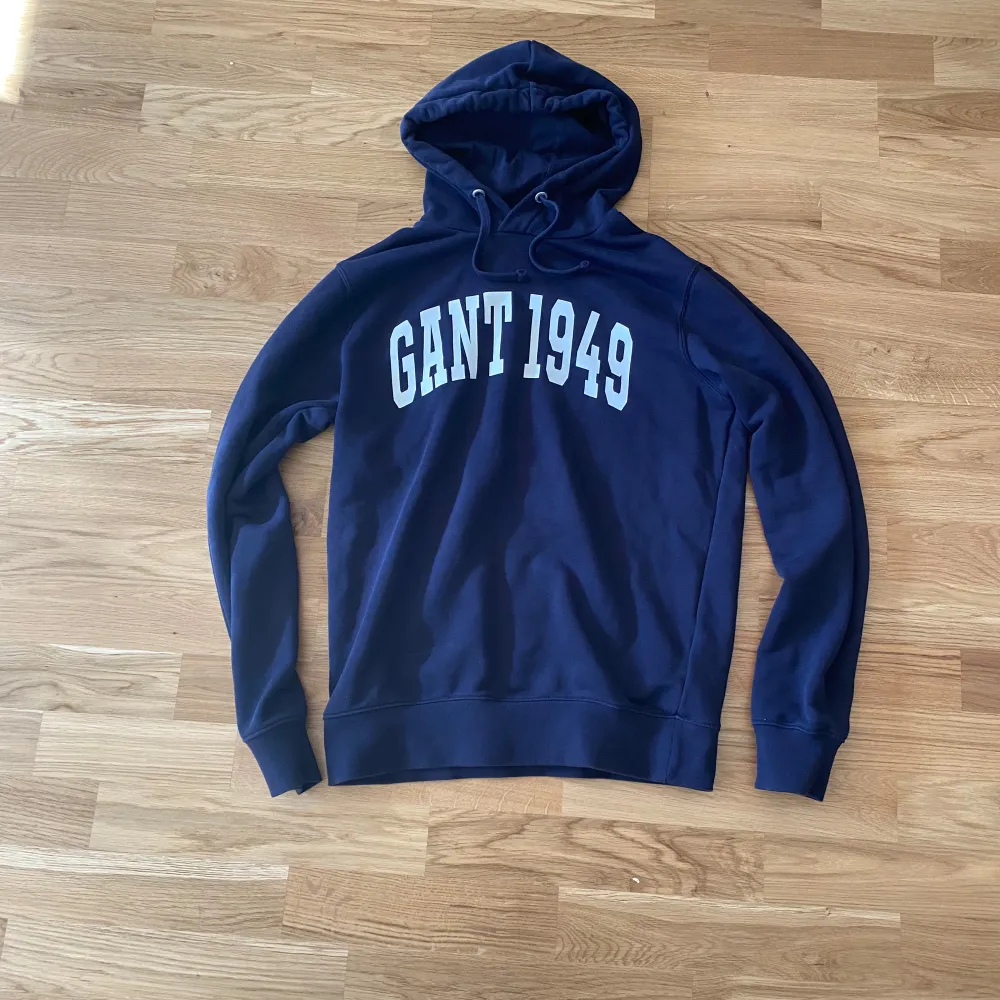 Säljer min gant Hoodie. Skick 10/10 Aldrig använd. Storlek S . Hoodies.