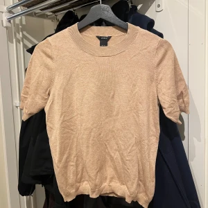 Stickad kortärmad tröja - Stickad T-shirt, aldrig använd