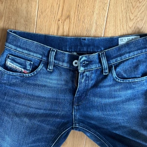 Lågmidjade jeans - Jättefint skick. Skriv vid frågor annars klicka bara köp nu❤️❤️