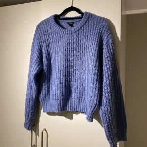 Stickad tröja - Blå stickad tröja 🩵
