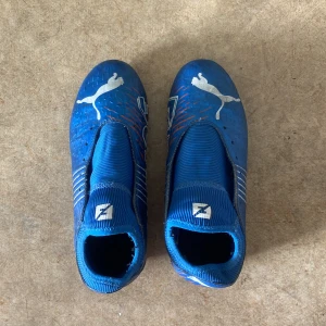 Puma future fotbollskor - Storlek 36 Används ca 3-5 månader Funkar bra