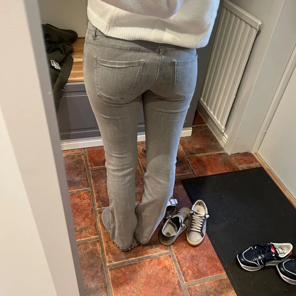 Lågmidjade bootcut jeans Jag är 175 som referens☺️. Jeans & Byxor.