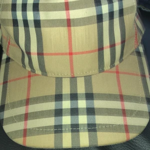 Burberry keps äkta - Säljer en helt ny burberry keps äkta låda och allt medkommer 