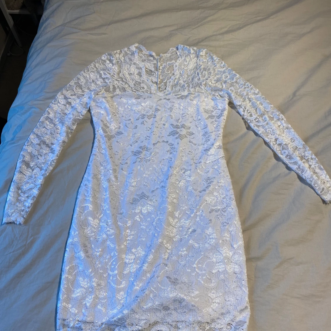 Vit spetsklänning - 90