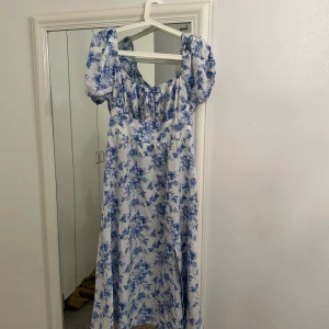 Klänning  - Sommarklänning Använd 1 gång Utmärkt skick Strl Xl