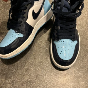Nike jordans  - Använda några gånger, inget fel med dom, god skick, storlek 39 passar även 38. Pris kan diskuteras 
