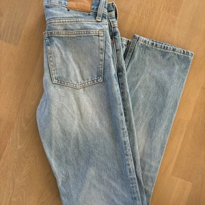 Weekday jeans  - Säljer ett par weekday Klean jeans som är för små för mig, hör av er om ni har några frågor 