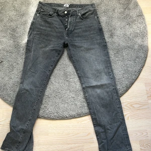 Lager 157 jeans  - Säljer det då jag inte använder Jeansen längre, och nån annan kanske vill ha dom billigt. Dessa jeans är i nyskick. Ny pris-250kr mitt pris-75kr