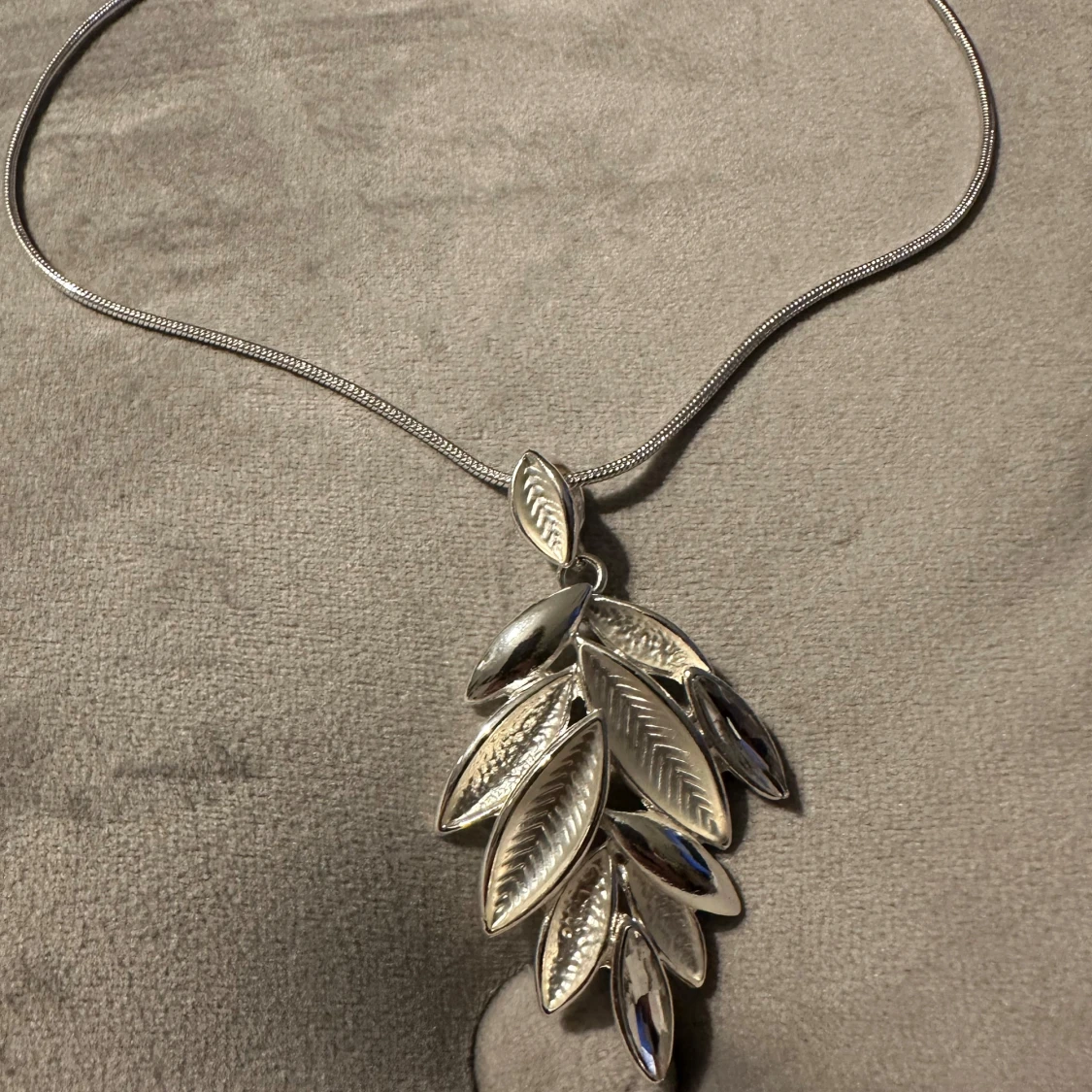 Unikt silverhalsband