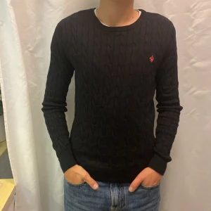 Morris tröja - Snygg kabelstickad Morris tröja i bra skick