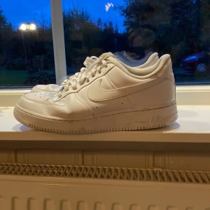  Air force 1 - Hej säljer desa storlek eur 44.   Frakt ingår ej 