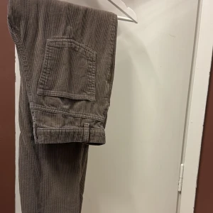 Gina bruna randiga raka jeans/byxor (38) - De passar inte mig och därför säljer dem💞