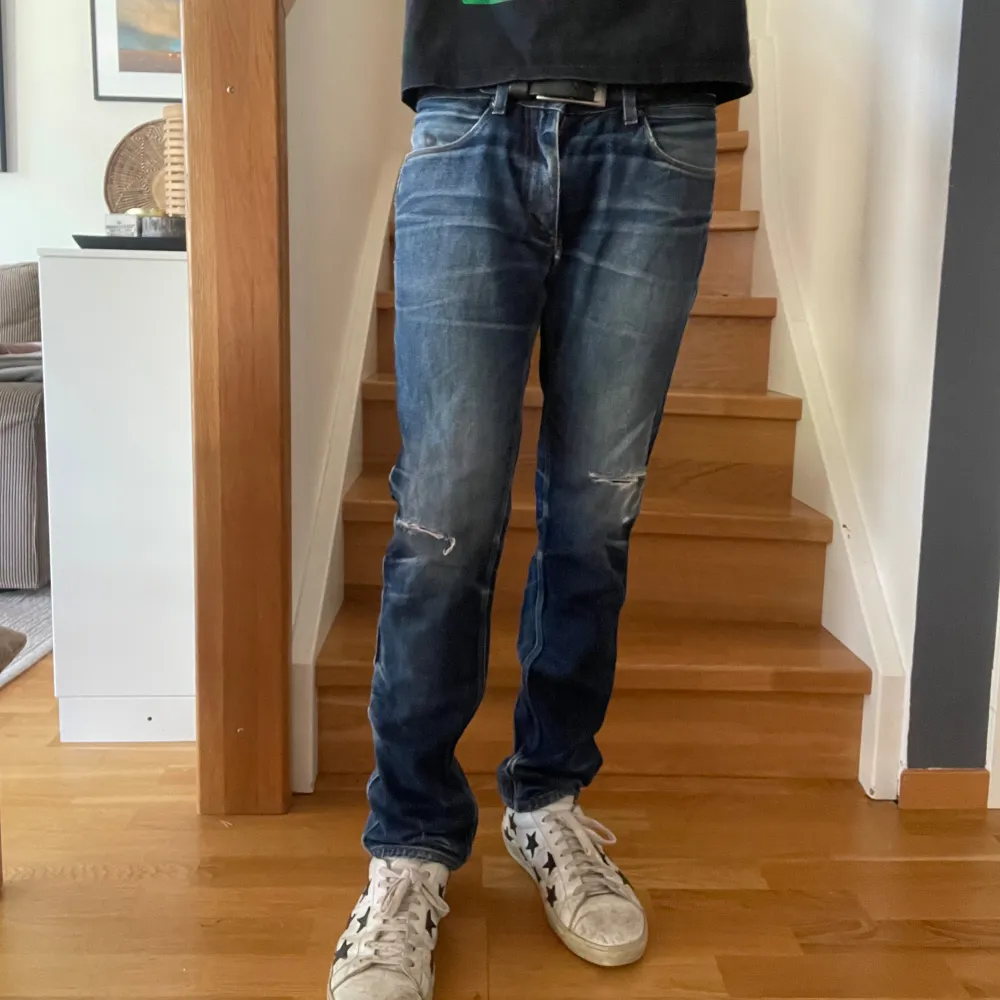 Acne studios max raw jeans Midjemått tvärsöver: 42 cm Innerbenslängd: 75 cm Fotvidd: 18 cm . Jeans & Byxor.