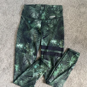 Stronger leggings - Säljer dessa super fina stronger byxor som är som nya!! Strl S🤗De kommer inte till användning längre men de förtjänar ett nytt liv💕💕