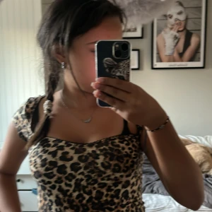 Leopard tröja ifrån nellie  - Ganska ny inte så använd skriv för mer bilder 🐆🐆🐆