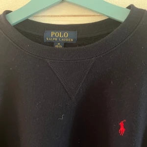 Ralph Lauren-tröja - 10-12 år, mörkblå, jättefint skick