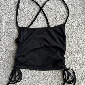 Croptop  - Crop top med snörning, aldrig använd. Stl XS