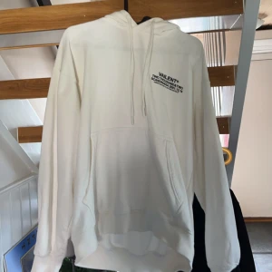 Vailent hoodie vit - Hoodie från carlings, använt 2 gånger säljs då jag rensar garderoben! Pris kan diskuteras