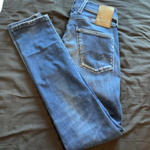 Replay  - Ett par replay anbass jeans i riktigt bra skick. De är väldigt sköna och riktigt snygga. Pris kan diskuteras 