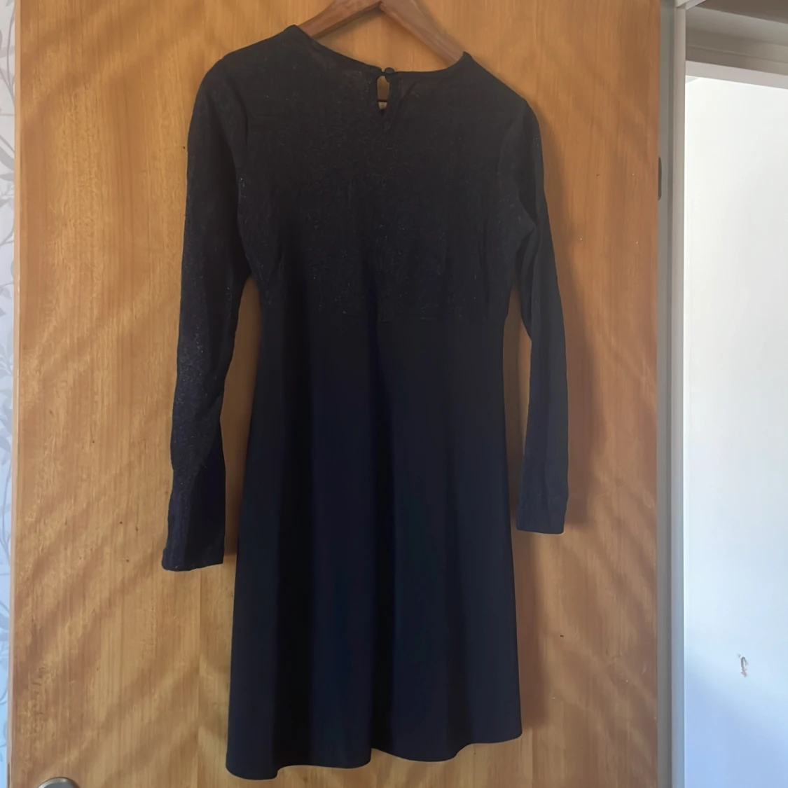 Svart glittrig klänning från Jacqueline de Yong - 90