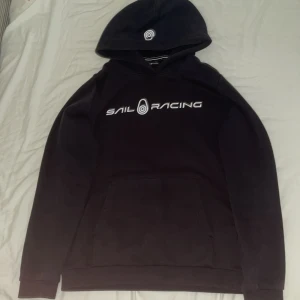 Sail racing tröja  -  Har använt tröjan kanske i två månader och den är god form 