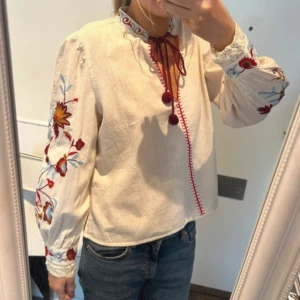 Snygg topp - Så otroligt snygg topp, perfekt till vardags eller fest 💕 Passar till allt nu i höst!