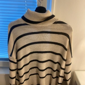 Stickad tröja  - Stickad tröja 