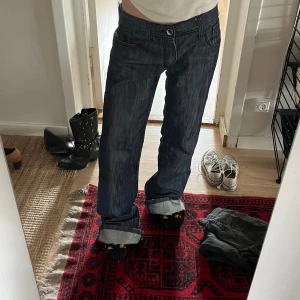 Coola jeans - Är lite ”glittriga” i ljuset, jätte coola :33