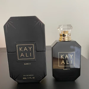 Kayali Elixir 11 - Kayali Elixir 11 perfume in 50 ml, few sprays used. It is a floral fruity fragrance with notes of rose, jasmin, patchouli, amber and vanilla. 