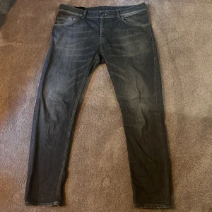 Dondup jeans - Tjena! Säljer ett par dondups i modellen minus för billigt pris