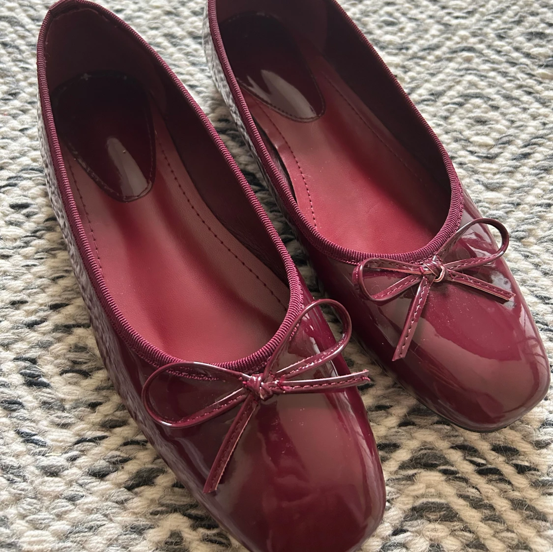 Vinröda ballerinaskor  - 90