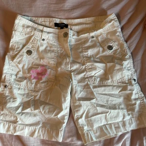 Vintage vita sommar cargo shorts - Använt några gånger! Lite tightare i passformen