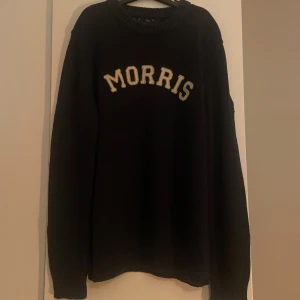 Morris tröja - Morris sweatshirt. Storlek M. Mycket bra skick. Fraktar senast dagen efter köp. Tveka inte på fråga om ni funderar på något // OldMoneyCloset🇮🇹