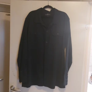 Ny Skjorta Hamton Republic - Helt ny Skjorta Hamton Republic storlek 45/46 xxl, pris 150kr