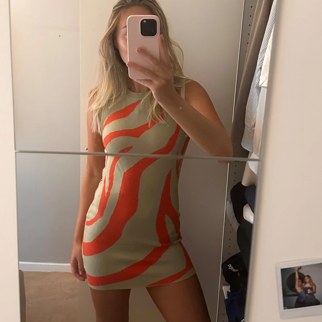 Klänning med coolt tryck