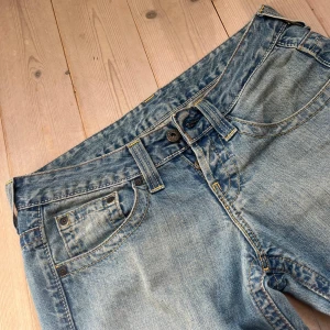 Replay jeans - Skitsnygga lågmidjade replay jeans från 2000-talet. Fått av min bonusmamma. Tyvärr är dom för stora för mig. Skriv gärna med frågor🩷