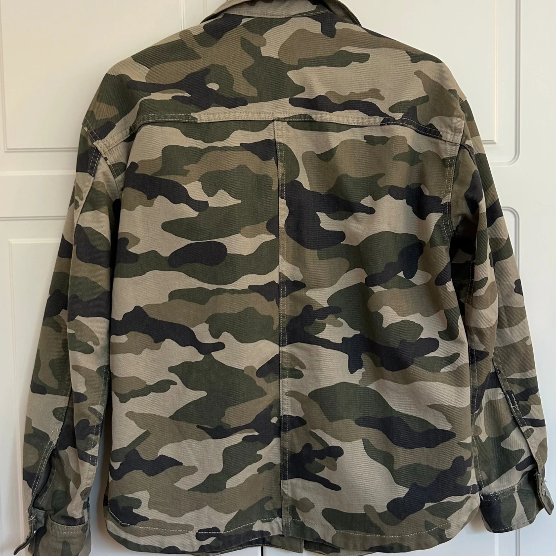 Kamouflage jeansjacka - 1