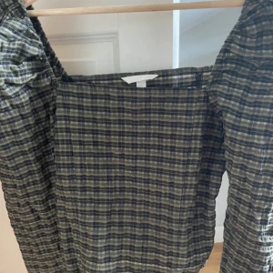 Rutig topp - Jätte fin tröja från hm, skriv privat för fler bilder 