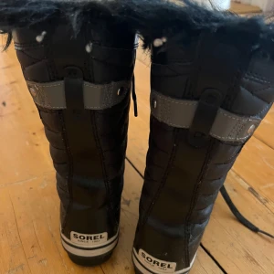 Sorel stövlar  - SOREL grundades år 1962 i Kanada, och är mest känt för sina vinterkängor. Vattentäta.