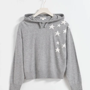 Hoodie💞 - Jätte fin och skön hoodie ifrån Gina Young i storlek 158/164 men är stor i storleken. Den är knappt använd 💞💞
