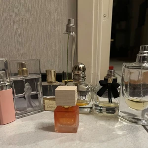 Samling av parfymer  - Se bild för återstående mängd, boss har bara någon sprut kvar. Säljes i befintlig skick.