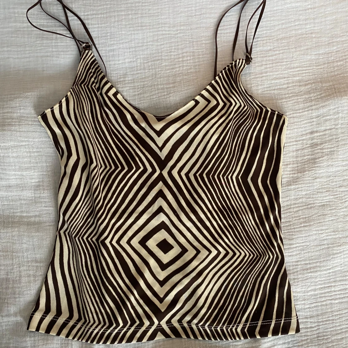 Mönstrad topp från Naf Naf